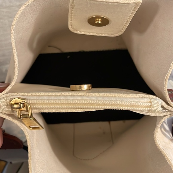 Set of two Ivy and Taylor small crossbody purses - Picture 3 of 5